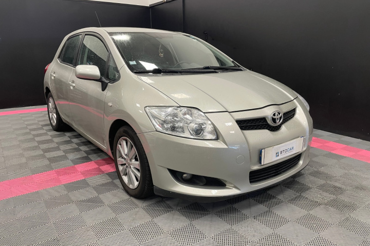 TOYOTA AURIS
