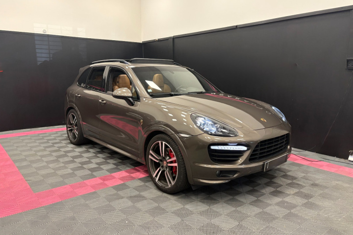 PORSCHE CAYENNE